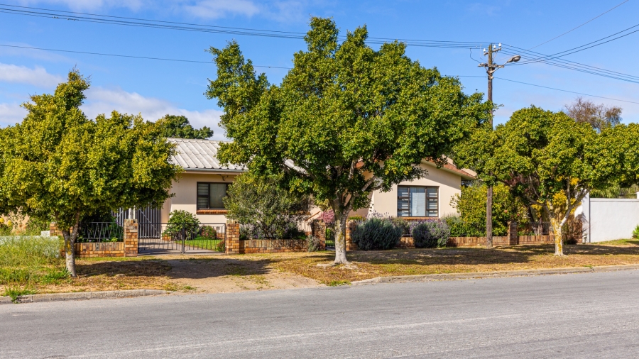 4 Bedroom Property for Sale in Laaiplek Western Cape